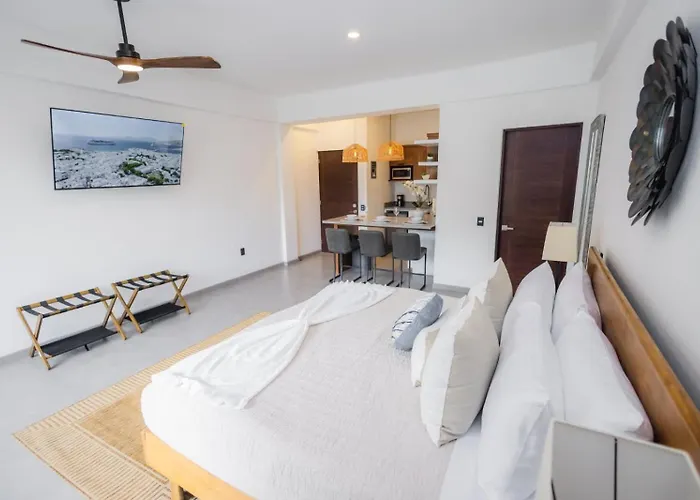 New Listing Walk To Downtown Cabo King Bed